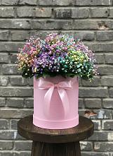 Цветочная композиция из Гипсофила и Розы в шляпной коробке в Мокрое