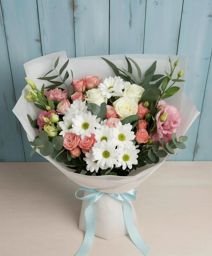 Букет цветов из: Розы, Лизиантусы и Хризантемы в Мокрое