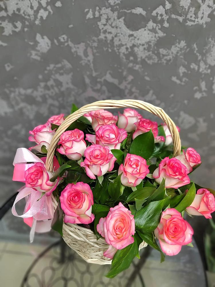 Цветочная композиция из Розы в корзине в Мокрое