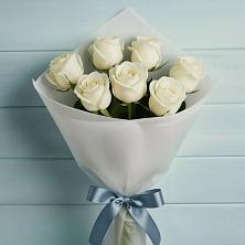 Букет 7 Белых роз Эдлесс Лав в Мокрое