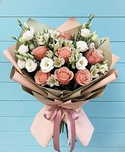 Букет цветов из:  Розы, Альстромерии и Лизиантусы в Мокрое