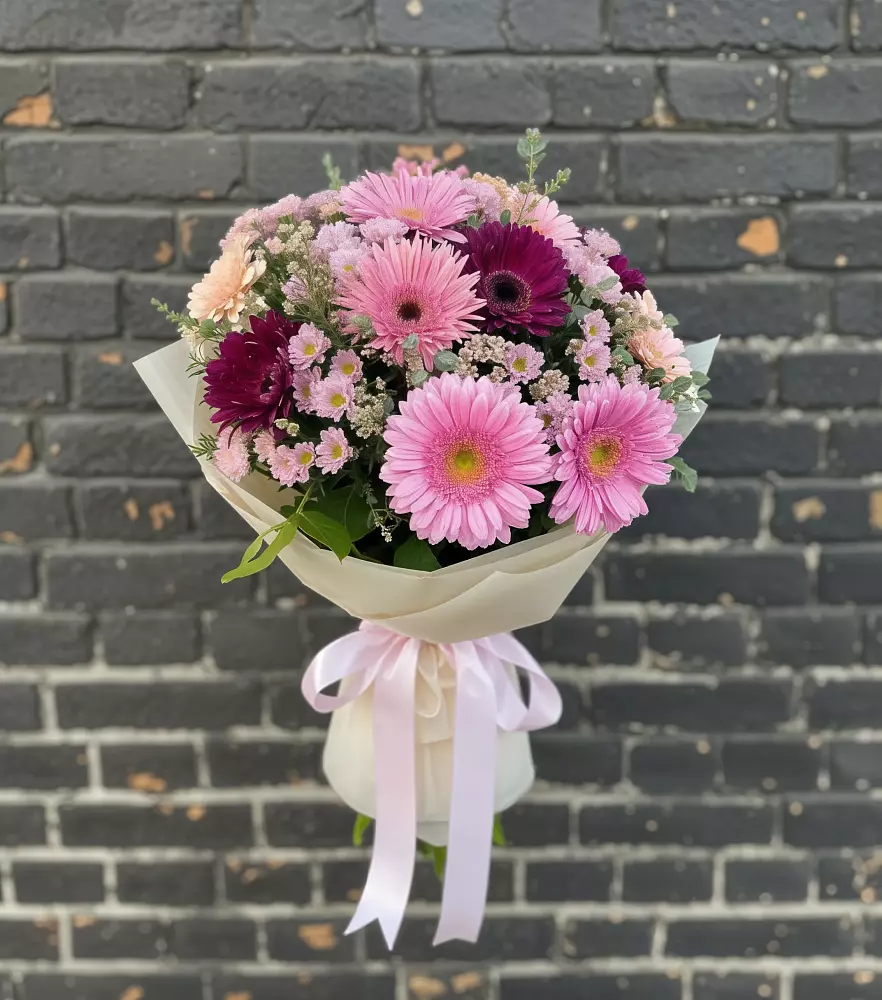 Букет цветов из: Герберы и Хризантемы в Мокрое