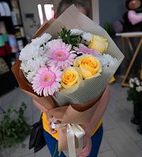 Букет цветов из:  Герберы, Розы и Хризантемы в Мокрое