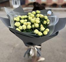 Букет Белые кустовые розы Солинеро в Мокрое
