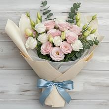 Букет цветов из:  Лизиантусы в Мокрое