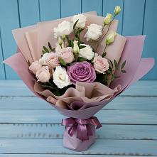 Букет цветов из:  Розы и Лизиантусы #REPLACE_PRED# Мокрое