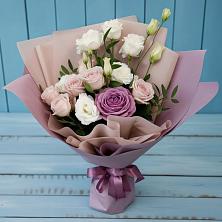 Букет цветов из:  Розы и Лизиантусы в Мокрое