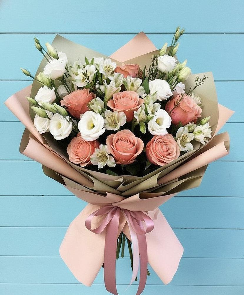 Букет цветов из: Розы, Альстромерии и Лизиантусы в Мокрое