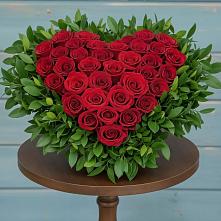 Цветочная композиция из Розы в виде сердца в Мокрое