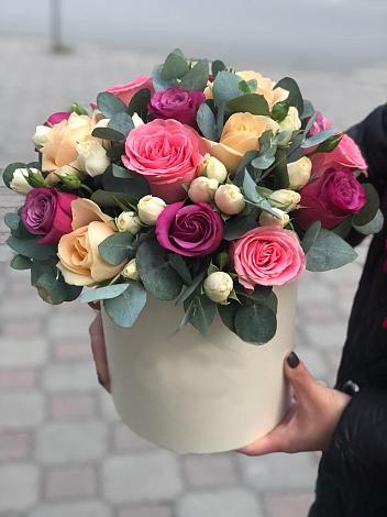 Цветочная композиция из Розы в шляпной коробке в Мокрое