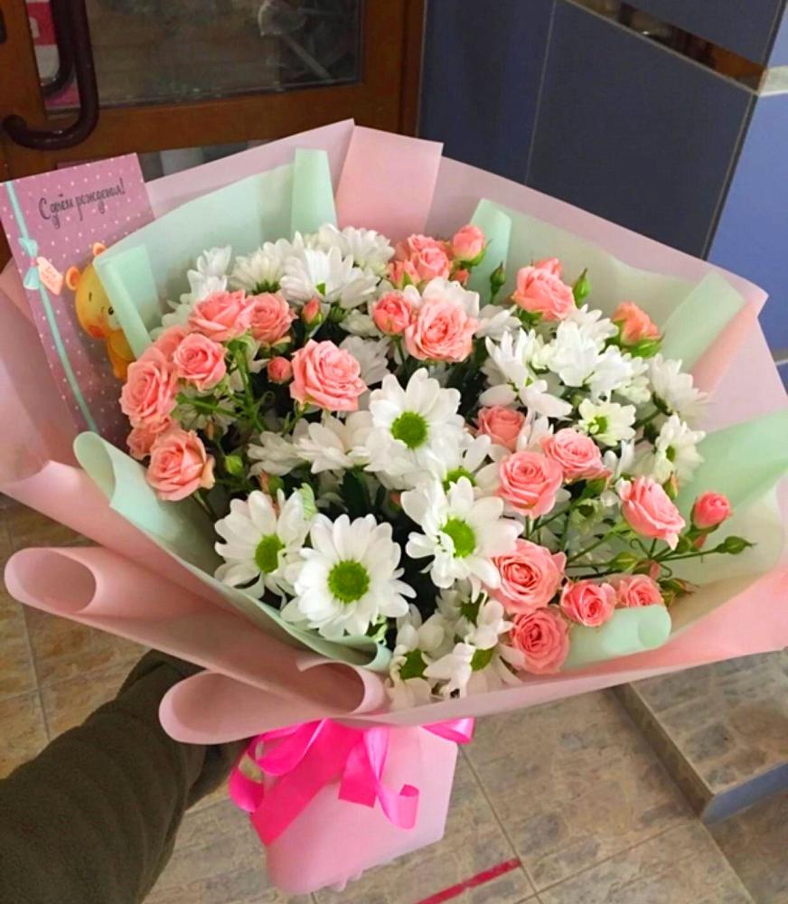 Букет цветов из: Розы и Хризантемы в Мокрое