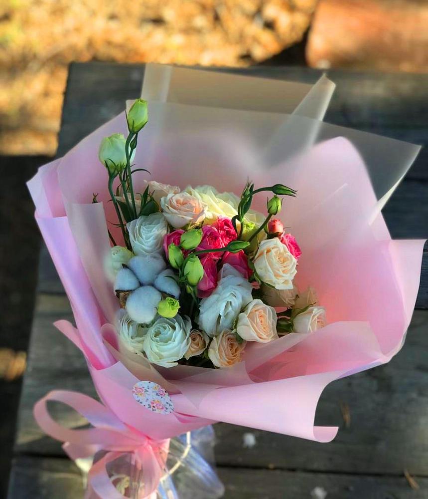 Букет цветов из: Розы и Лизиантусы в Мокрое