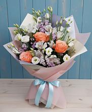 Букет цветов из:  Лизиантусы, Розы, Альстромерии и Гипсофила в Мокрое