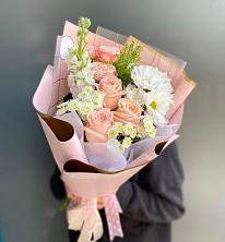 Букет цветов из:  Хризантемы и Розы в Мокрое