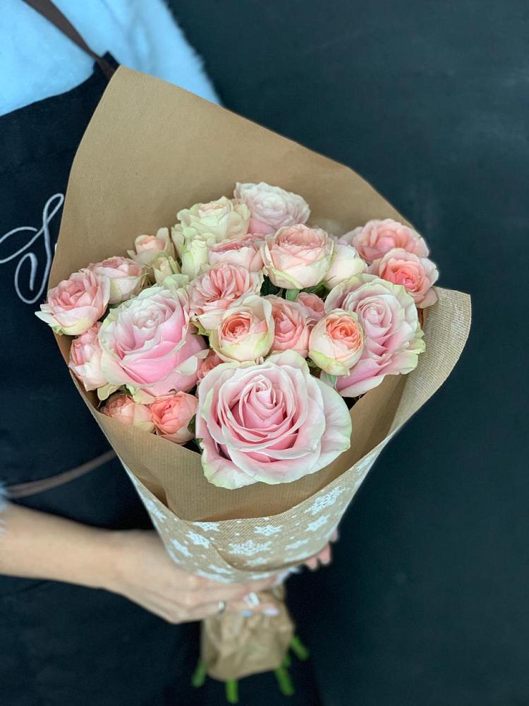 Букет цветов из: Хризантемы и Розы в Мокрое