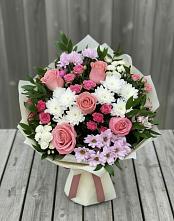 Букет цветов из:  Альстромерии, Гвоздики, Розы и Хризантемы в Мокрое