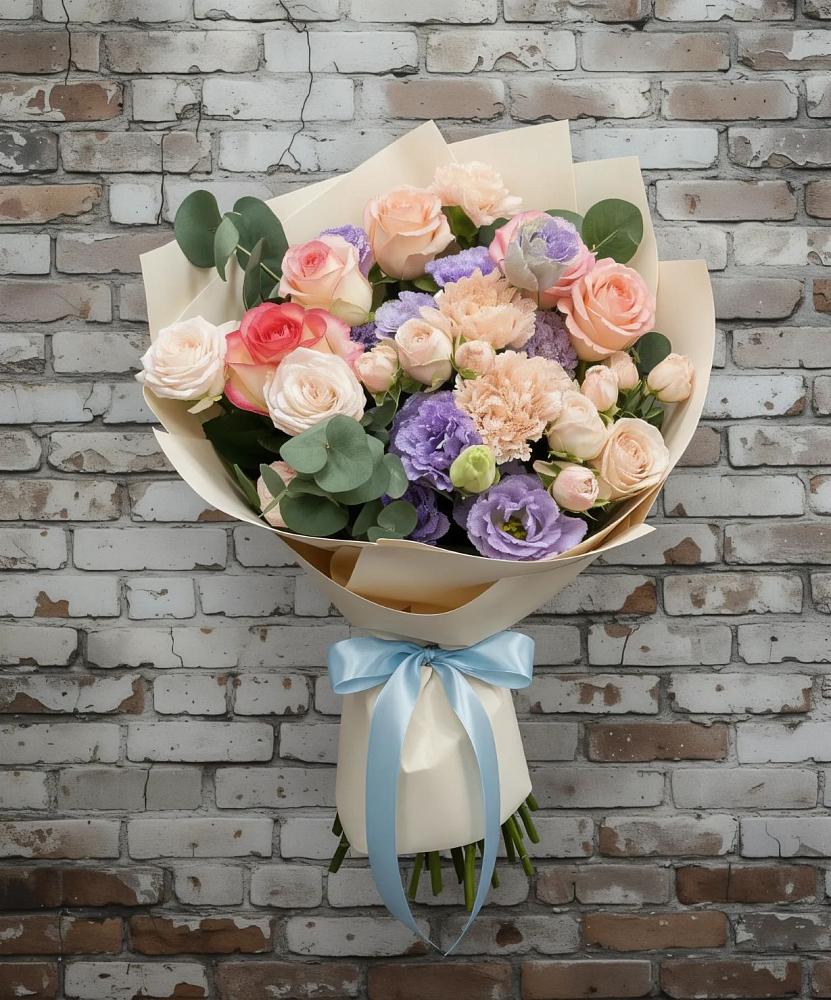 Букет цветов из: Розы, Лизиантусы и Гвоздики в Мокрое