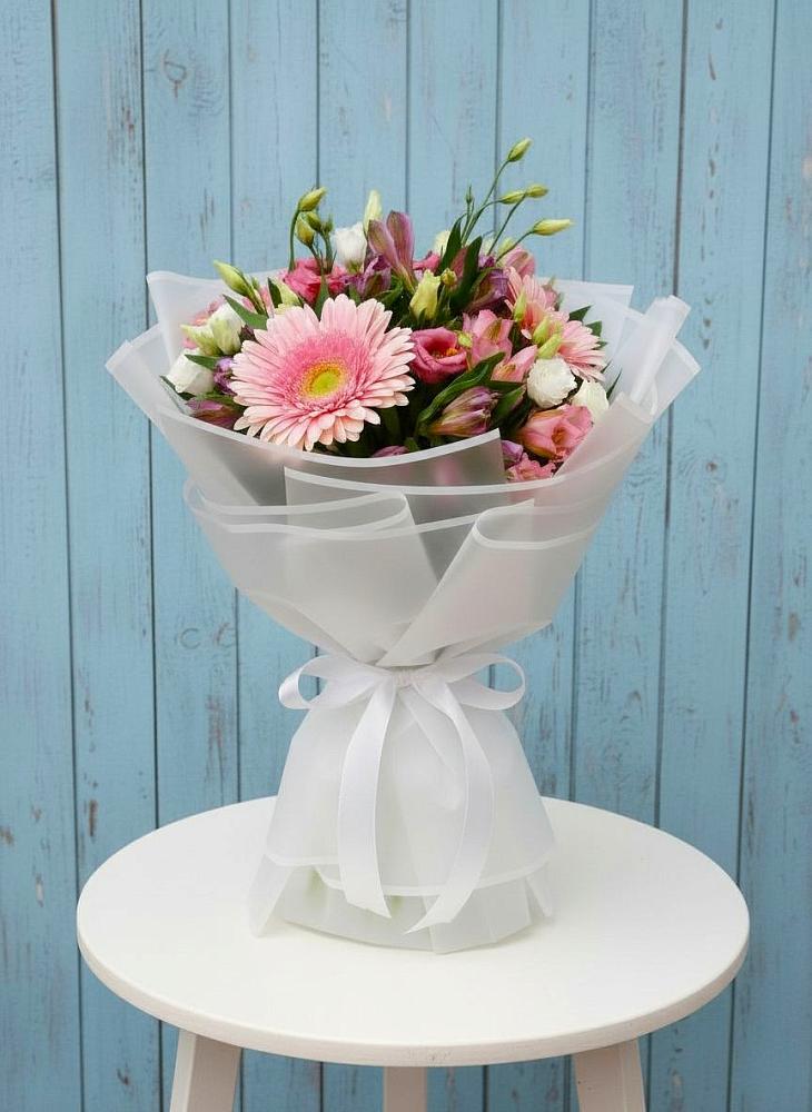 Букет цветов из: Герберы, Альстромерии и Лизиантусы в Мокрое