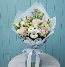 Букет цветов из:  Розы и Лизиантусы в Мокрое