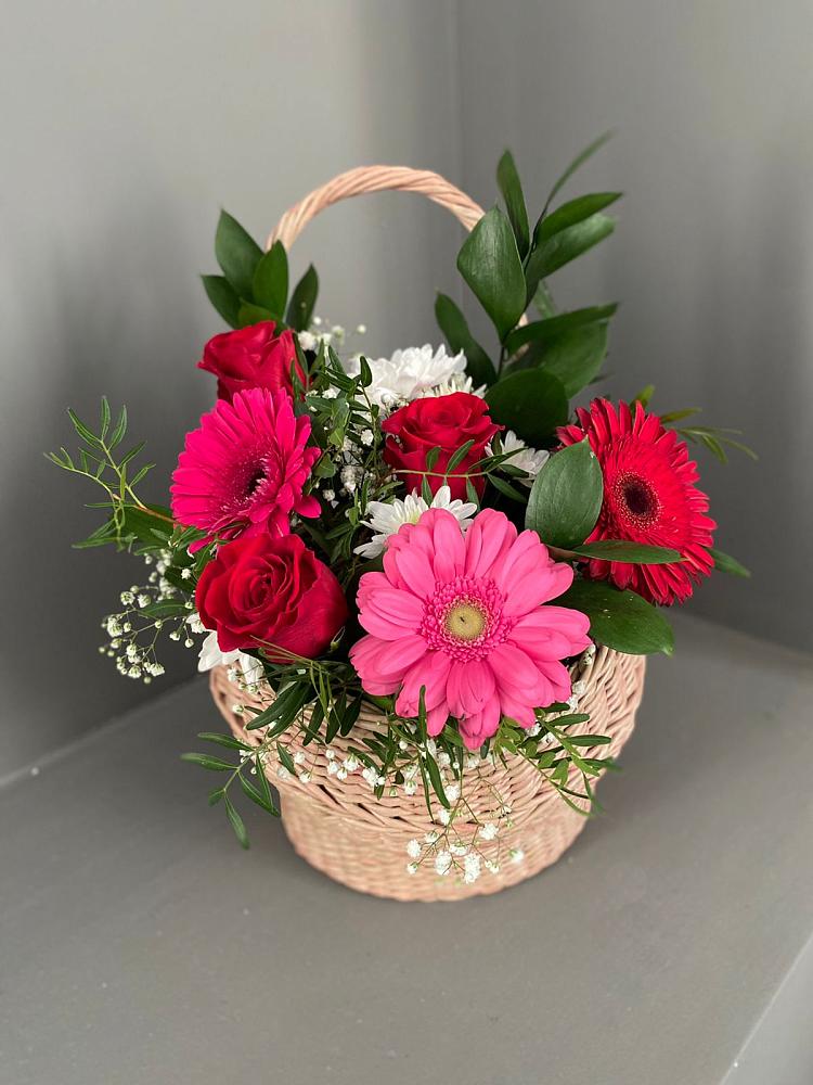 Цветочная композиция из Розы, Хризантемы и Герберы в корзине в Мокрое