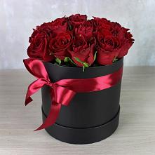 Цветочная композиция из Розы в шляпной коробке в Мокрое