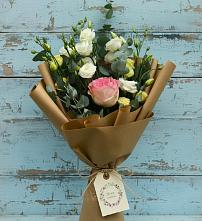 Букет цветов из:  Розы и Лизиантусы #REPLACE_PRED# Мокрое