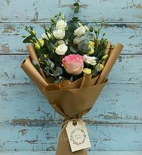 Букет цветов из:  Розы и Лизиантусы в Мокрое