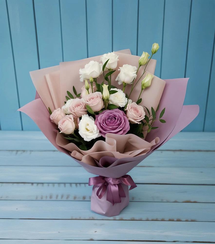 Букет цветов из: Розы и Лизиантусы в Мокрое